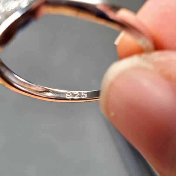 925 Silver Ring Clear Rhinestones Heart Shape Sz 8 - Picture 3 of 3